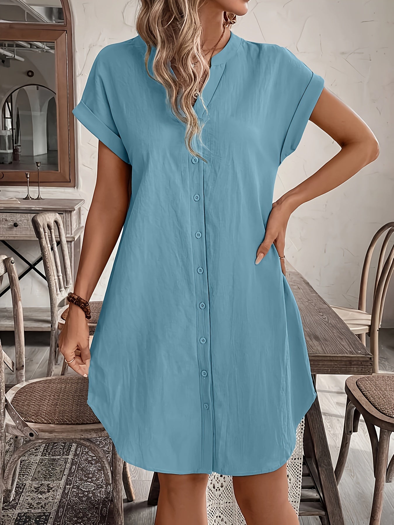 Damen Kleid mit V-Ausschnitt und Knöpfen Hellblau Baumwolle A-Linie Schnitt
